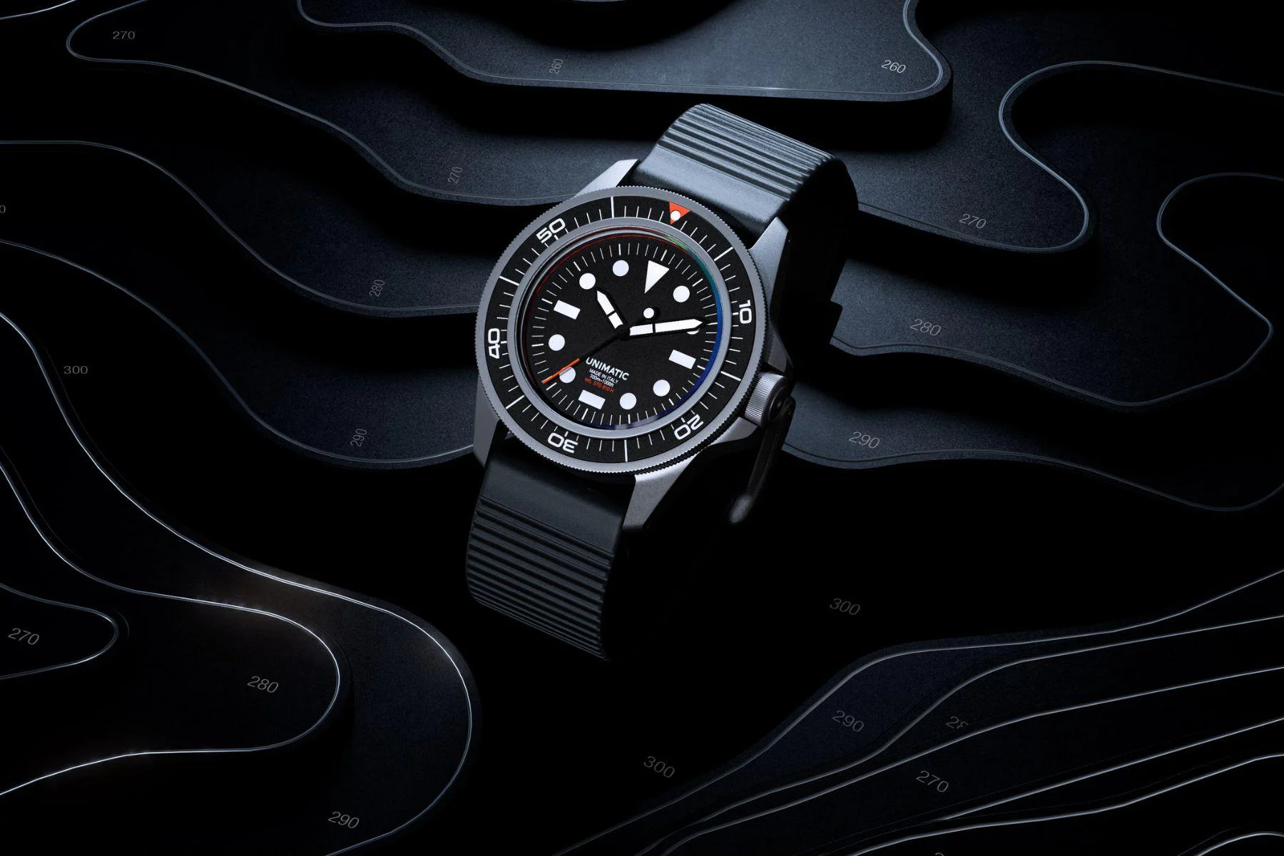 UNIMATIC Modello Uno UT1-PD is the latest addition to the brand's Toolwatch collection, bringing together professional underwater performance, impact resistance and UNIMATIC's distinctive minimalist design.