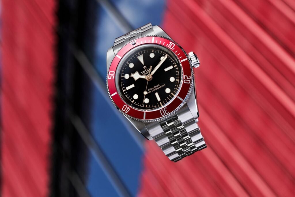 why do watches show 10:10